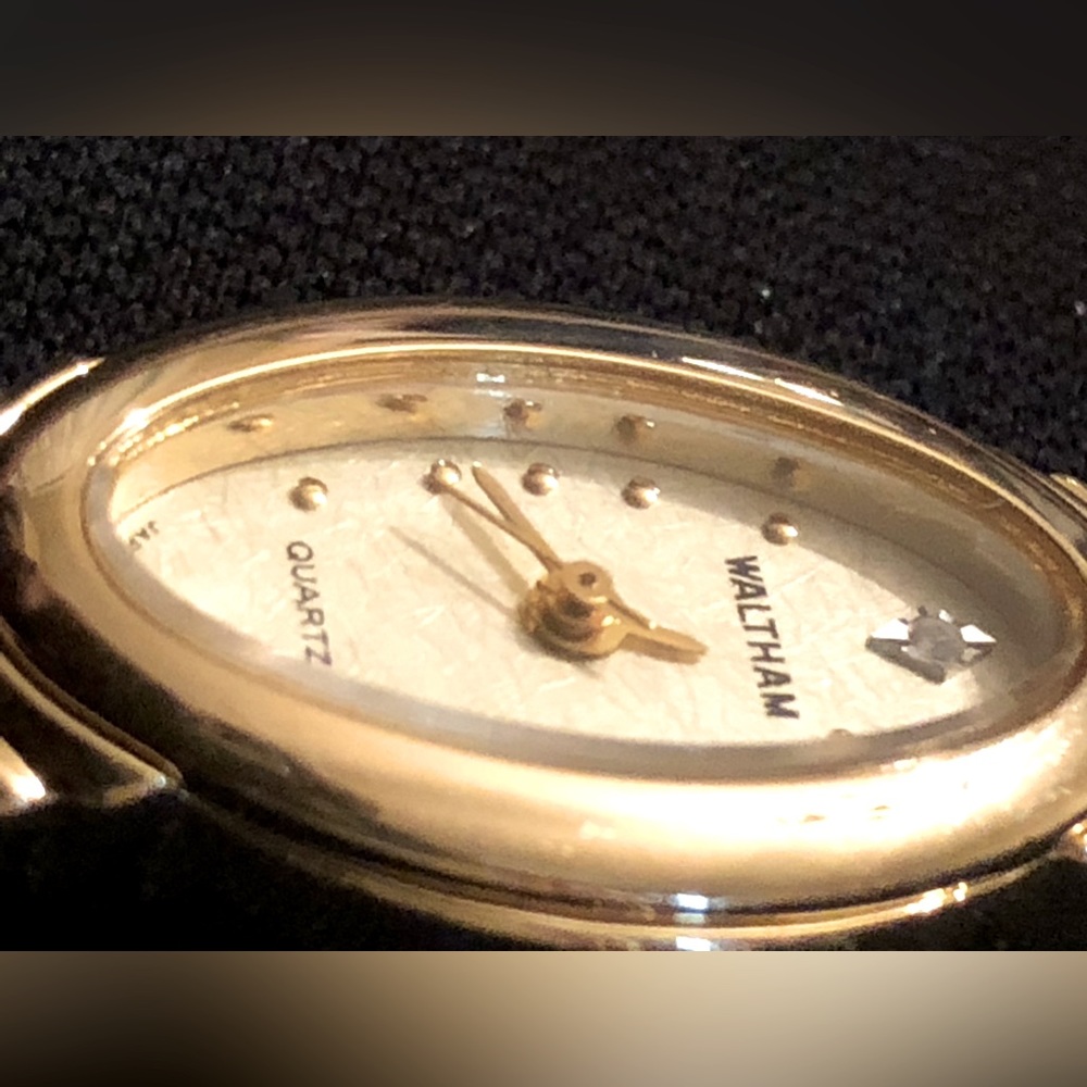 (928)VINTAGE WALTHAM QUARTZ LADIES WATCH silver tone - Picture 8 of 9